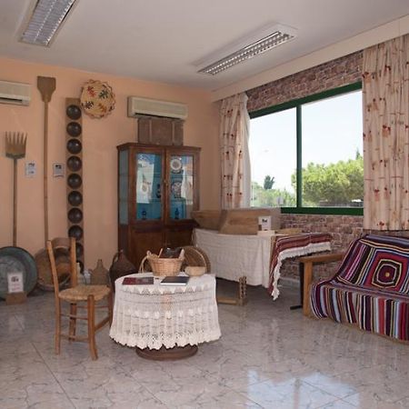 Mandalena Hotel Apartments Protaras Bagian luar foto