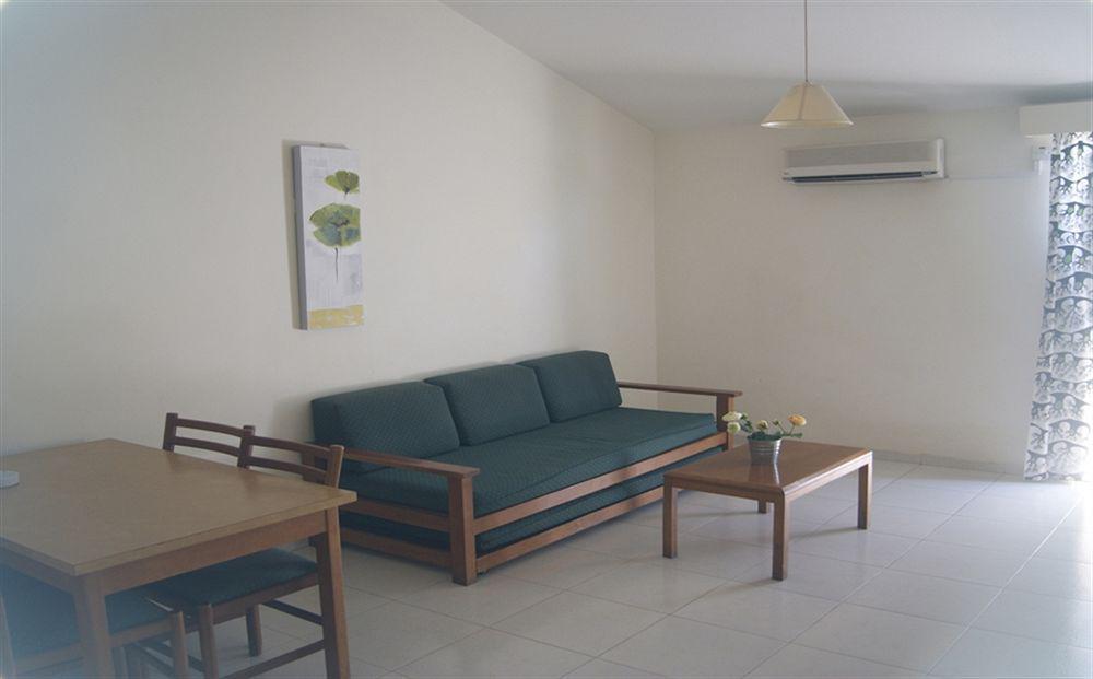 Mandalena Hotel Apartments Protaras Bagian luar foto