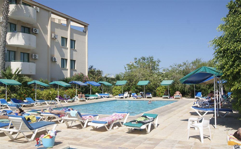 Mandalena Hotel Apartments Protaras Bagian luar foto