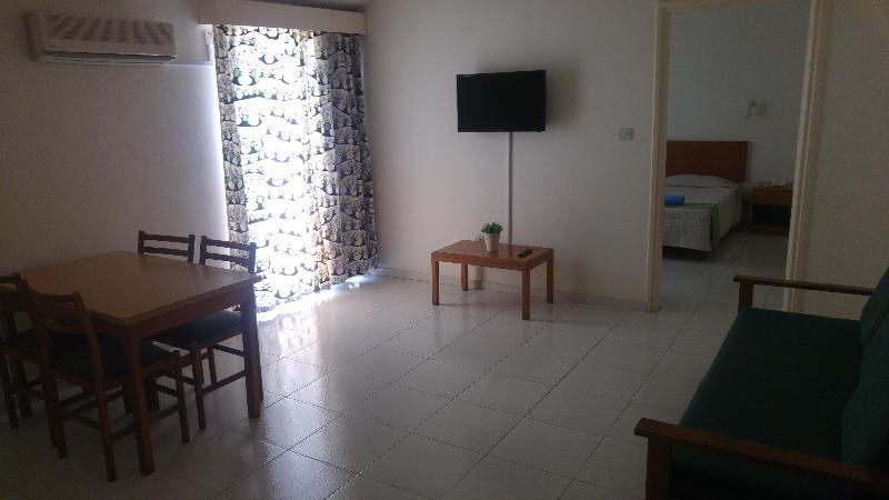 Mandalena Hotel Apartments Protaras Bagian luar foto